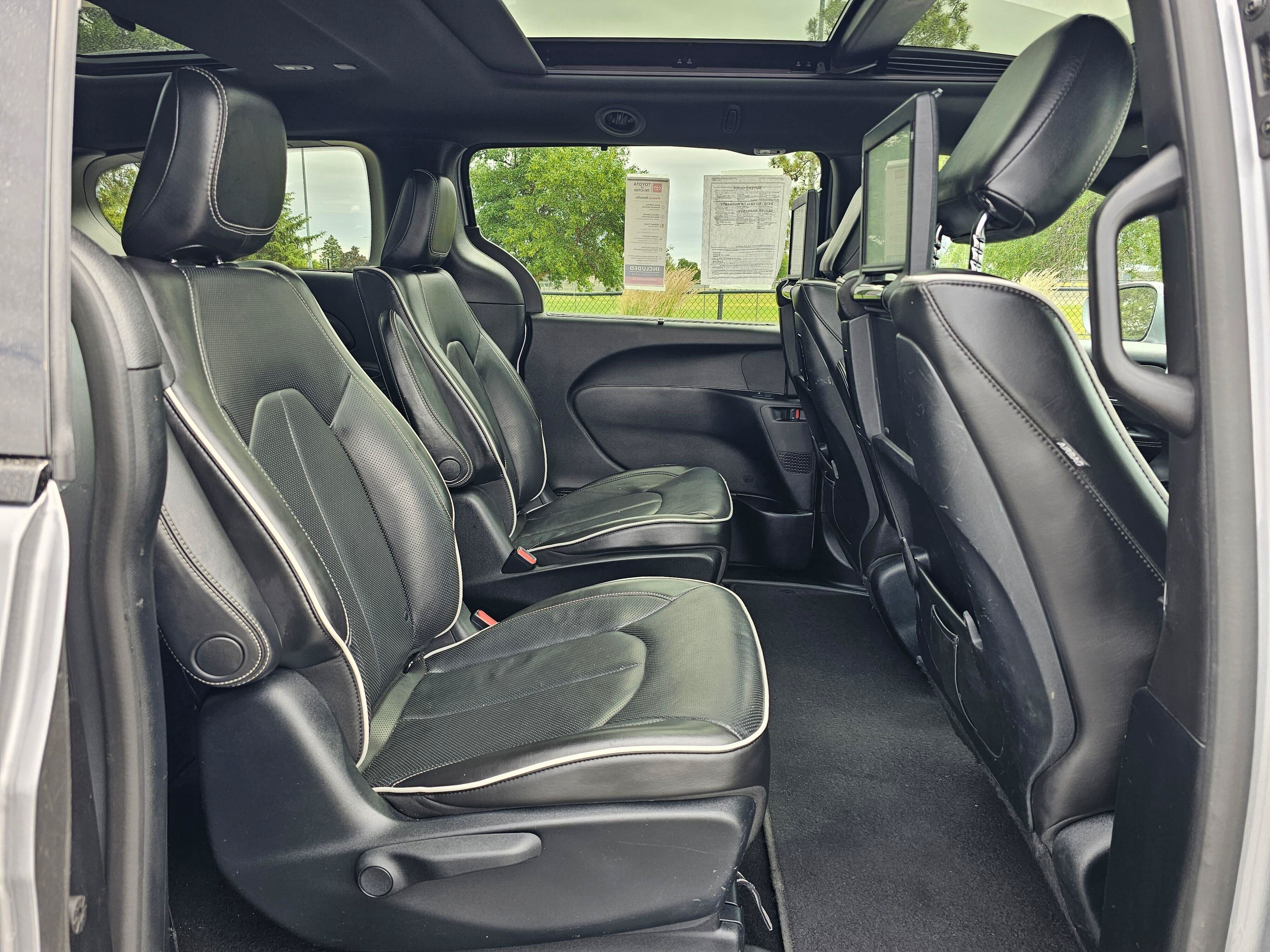 Used 2019 Chrysler Pacifica Limited w/ Advanced Safetytec Group FWD image 11