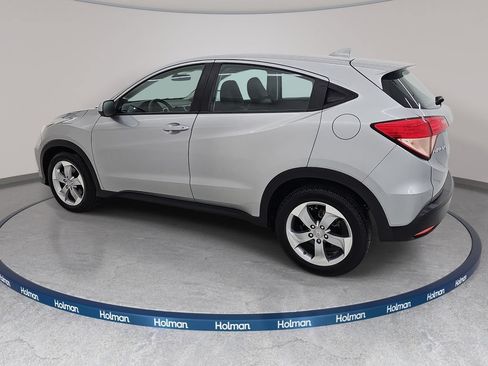 Used 2018 Honda HR-V LX image 9