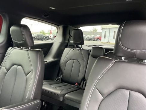 New 2026 Chrysler Pacifica Select image 12