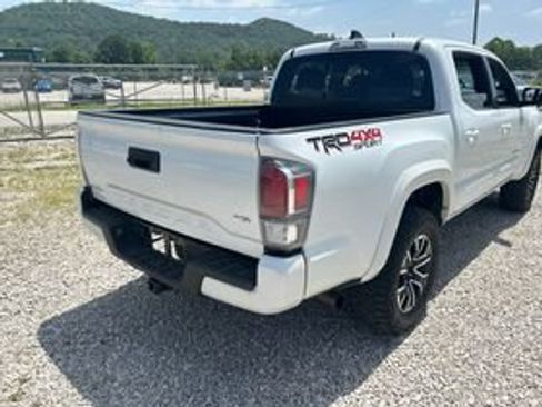 Used 2023 Toyota Tacoma TRD Sport AWD/4WD image 6
