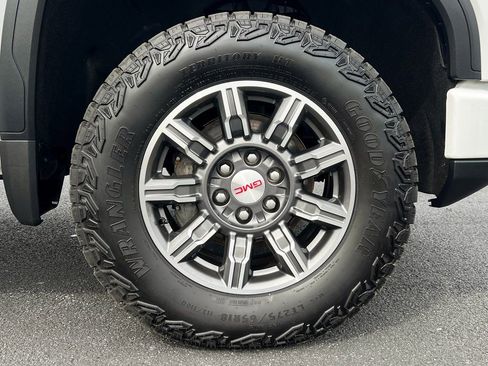 Used 2024 GMC Sierra 1500 AT4 w/ AT4 Preferred Package image 15