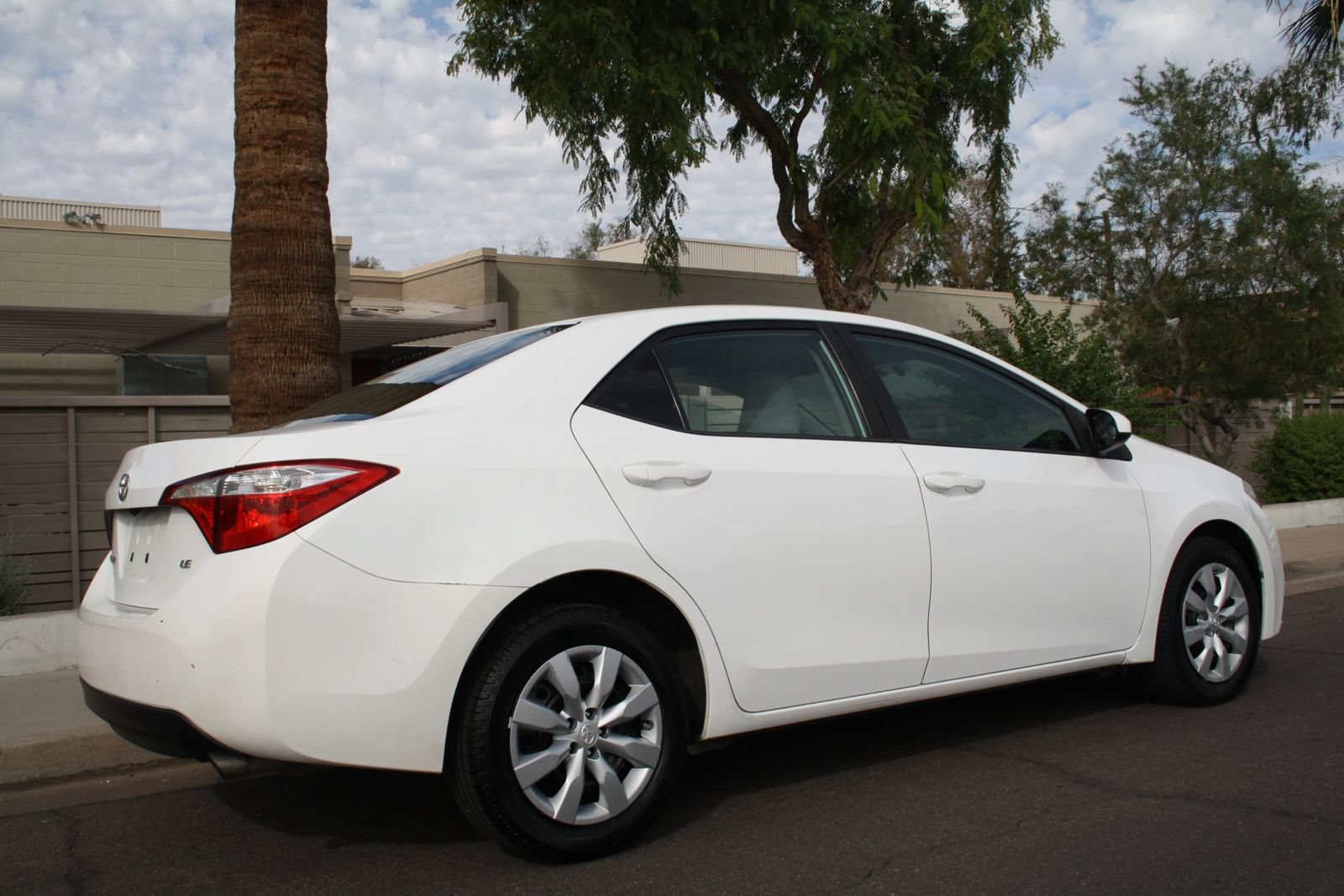 Used 2014 Toyota Corolla LE FWD image 3