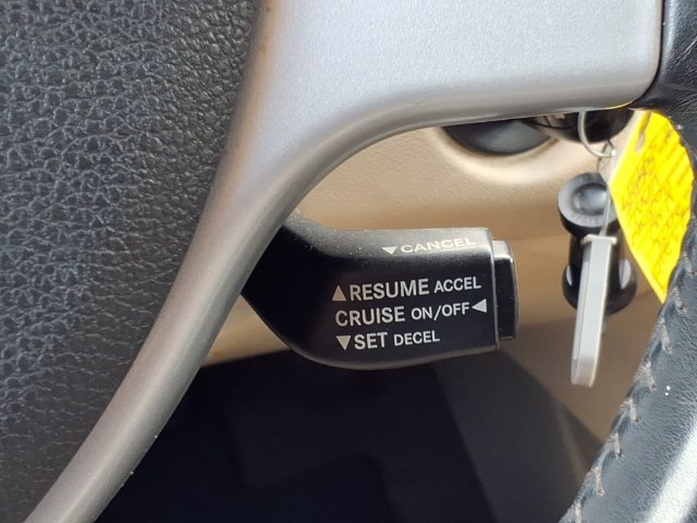 Used 2009 Volkswagen Routan SE FWD image 22
