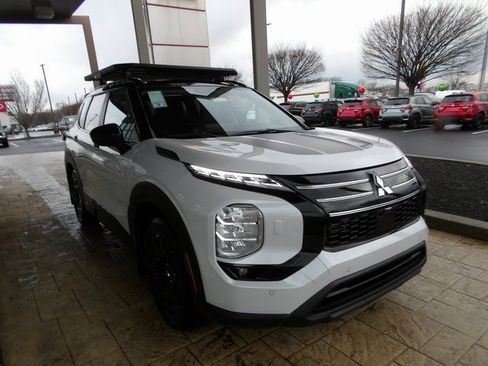 New 2026 Mitsubishi Outlander Trail Edition image 3