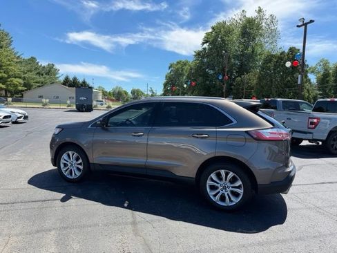 Used 2019 Ford Edge Titanium FWD image 16