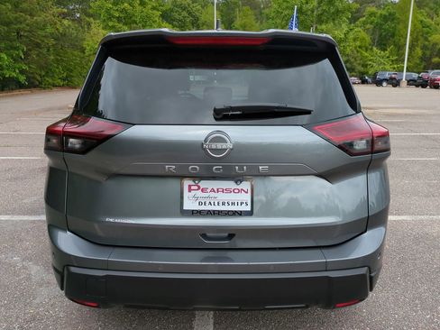 Used 2025 Nissan Rogue SV FWD image 5