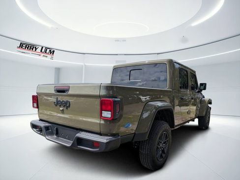 New 2025 Jeep Gladiator Sport image 3