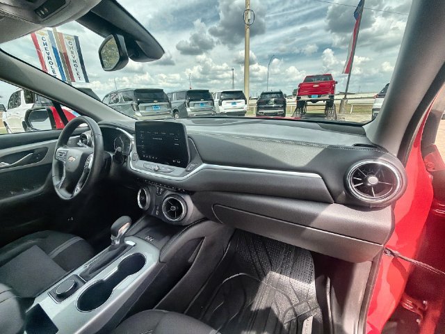 Used 2024 Chevrolet Blazer LT w/ Convenience Package FWD image 28