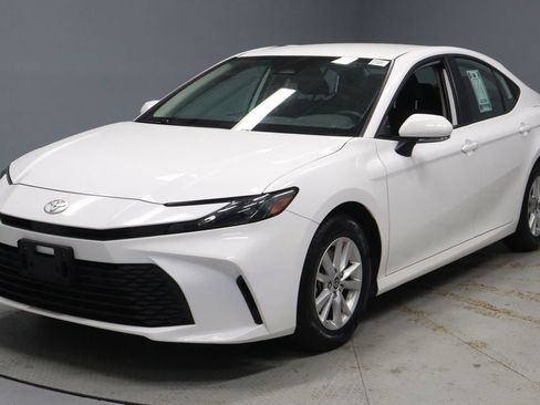 Used 2025 Toyota Camry LE FWD image 7