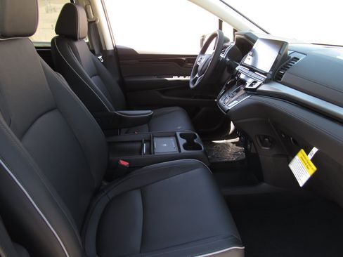 New 2026 Honda Odyssey Touring image 7