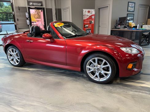 Used 2015 MAZDA MX-5 Miata Grand Touring RWD image 23