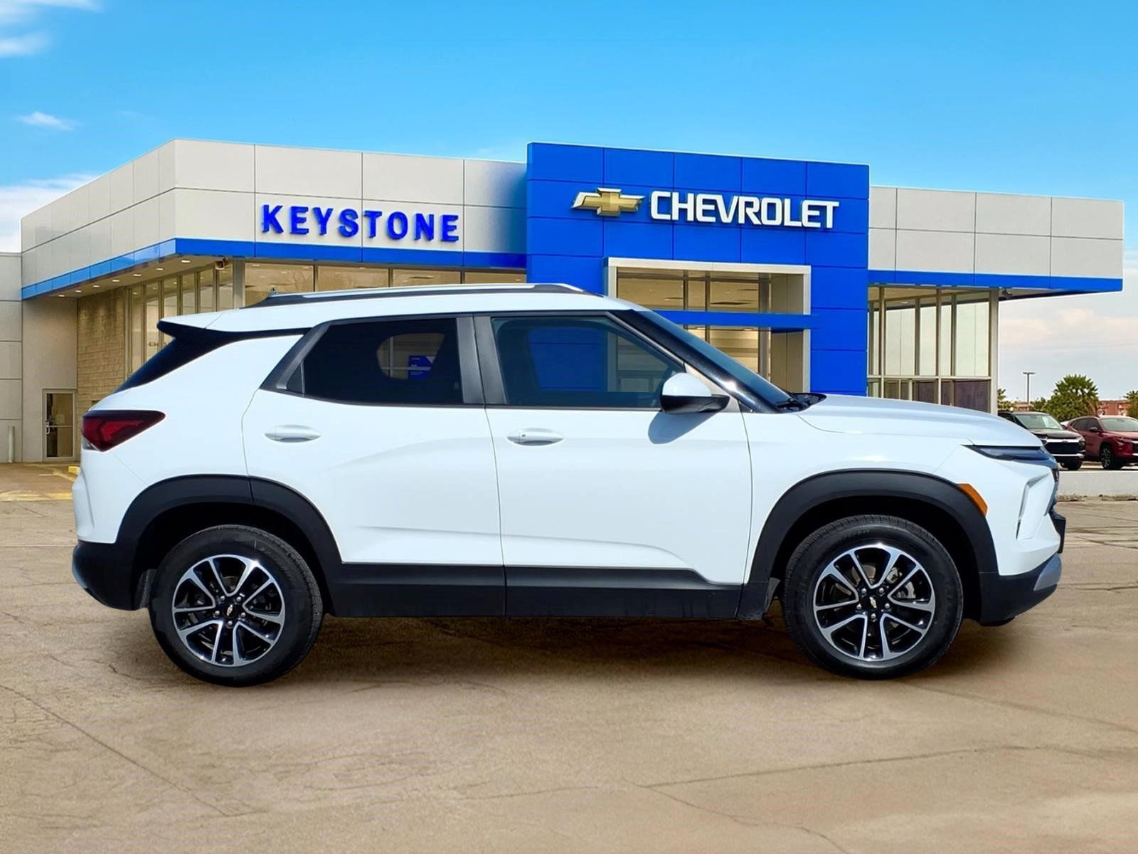 Used 2025 Chevrolet TrailBlazer LT AWD/4WD image 8