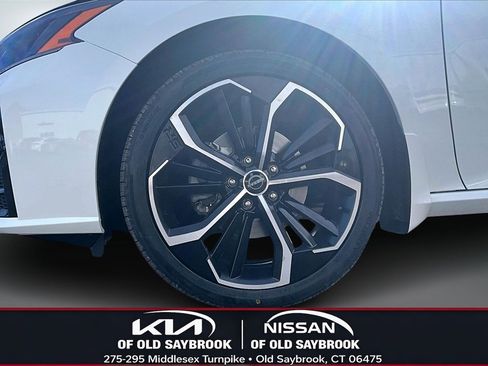 Used 2023 Nissan Altima 2.5 SR w/ SR Premium Package image 32