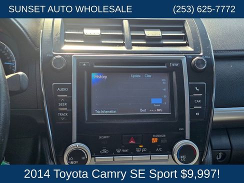 Used 2014 Toyota Camry SE image 30