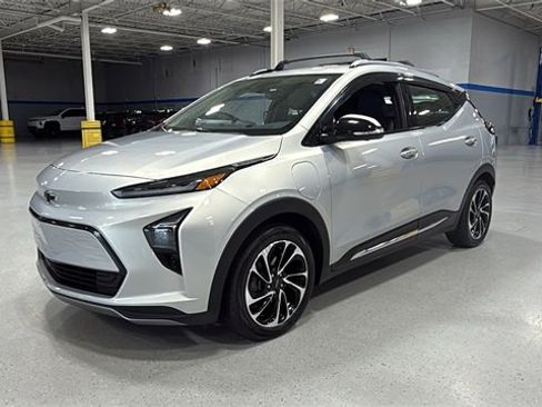 Used 2023 Chevrolet Bolt EUV Premier image 15