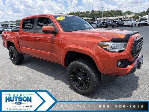 Used 2017 Toyota Tacoma SR5 w/ Tow Package RWD image 4