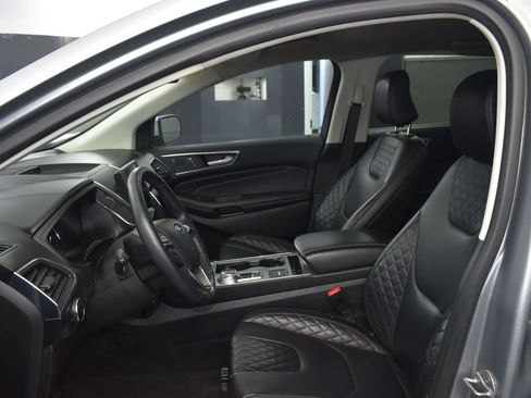 Used 2024 Ford Edge Titanium image 11