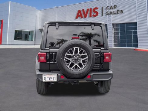 Used 2024 Jeep Wrangler Sahara image 7