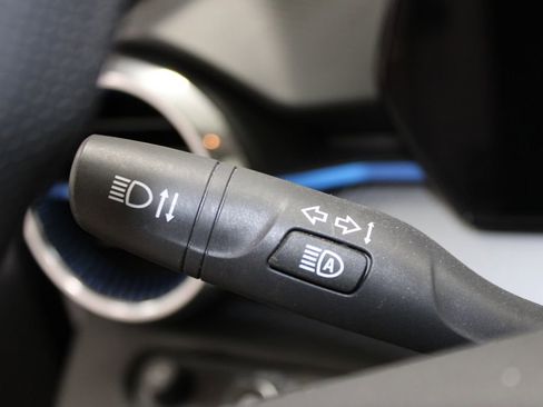 Used 2025 Chevrolet Trax LT image 31