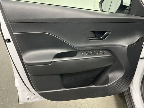 Used 2025 Hyundai Kona SEL image 21