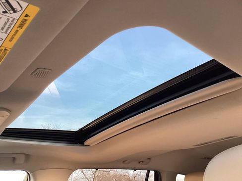 Used 2022 Toyota Highlander XLE image 4