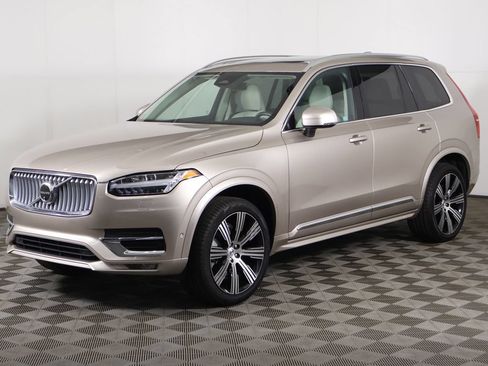Used 2024 Volvo XC90 B5 Plus AWD/4WD image 13