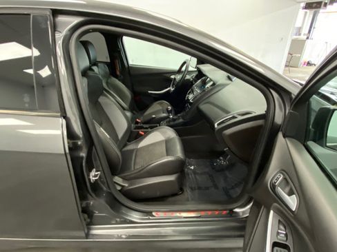 Used 2017 Ford Focus ST w/ Equipment Group 401A image 23