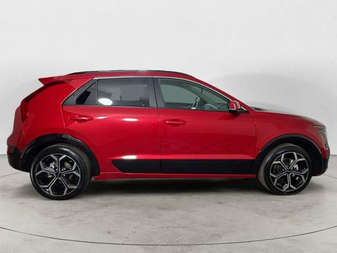 Used 2023 Kia Niro EX Touring image 6
