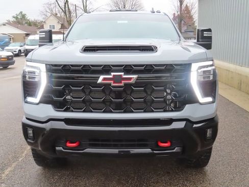 Used 2024 Chevrolet Silverado 2500 ZR2 w/ Technology Package AWD/4WD image 13
