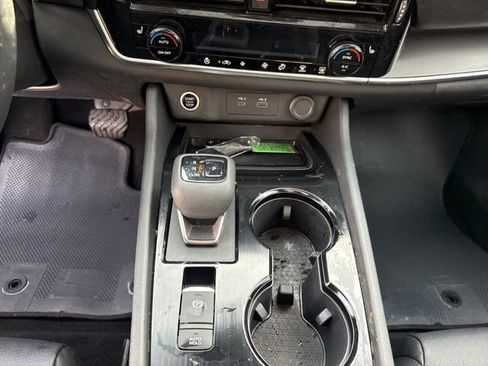 Used 2023 Nissan Rogue SV w/ SV Premium Package image 17