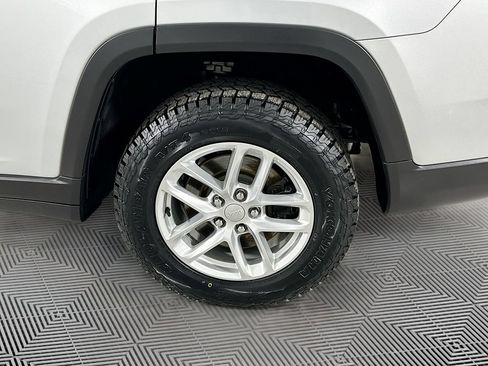 Used 2023 Jeep Grand Cherokee L Laredo w/ Luxury Tech Group I AWD/4WD image 15