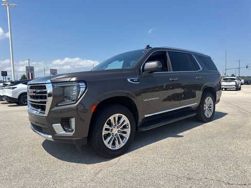Used 2021 GMC Yukon SLT w/ SLT Premium Package AWD/4WD image 3