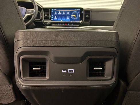 Used 2025 Chevrolet Silverado 1500 LT AWD/4WD image 34
