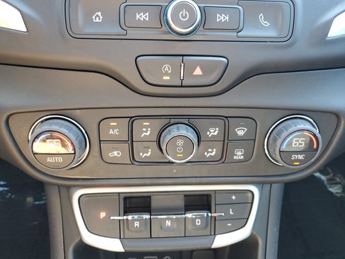 Used 2023 GMC Terrain SLE w/ Driver Convenience Package image 25