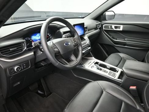 Used 2020 Ford Explorer XLT w/ Equipment Group 202A RWD image 18