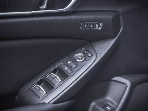 Used 2022 Honda Accord Touring image 12