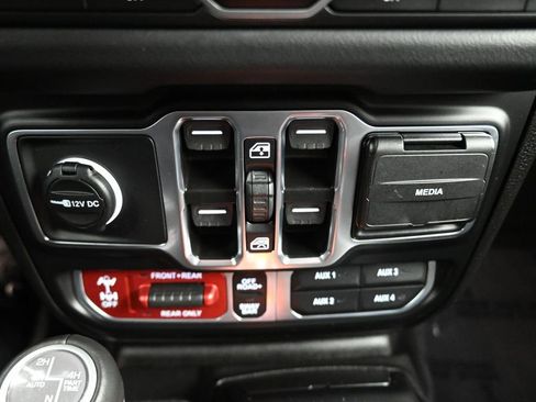 Used 2024 Jeep Wrangler Unlimited Rubicon 4xe image 30