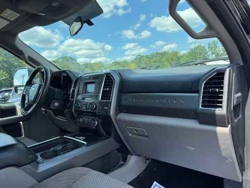 Used 2017 Ford F250 XLT w/ Camper Package AWD/4WD image 19