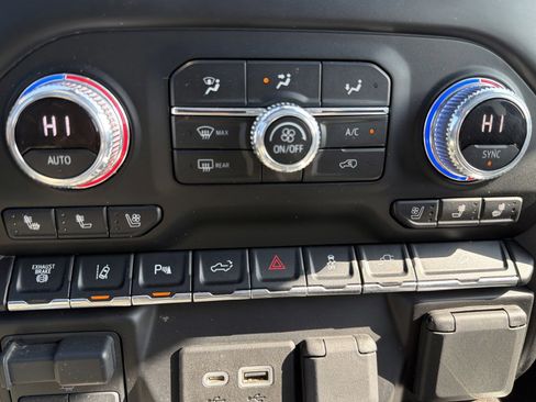 Used 2020 GMC Sierra 2500 Denali w/ Denali Ultimate Package image 23