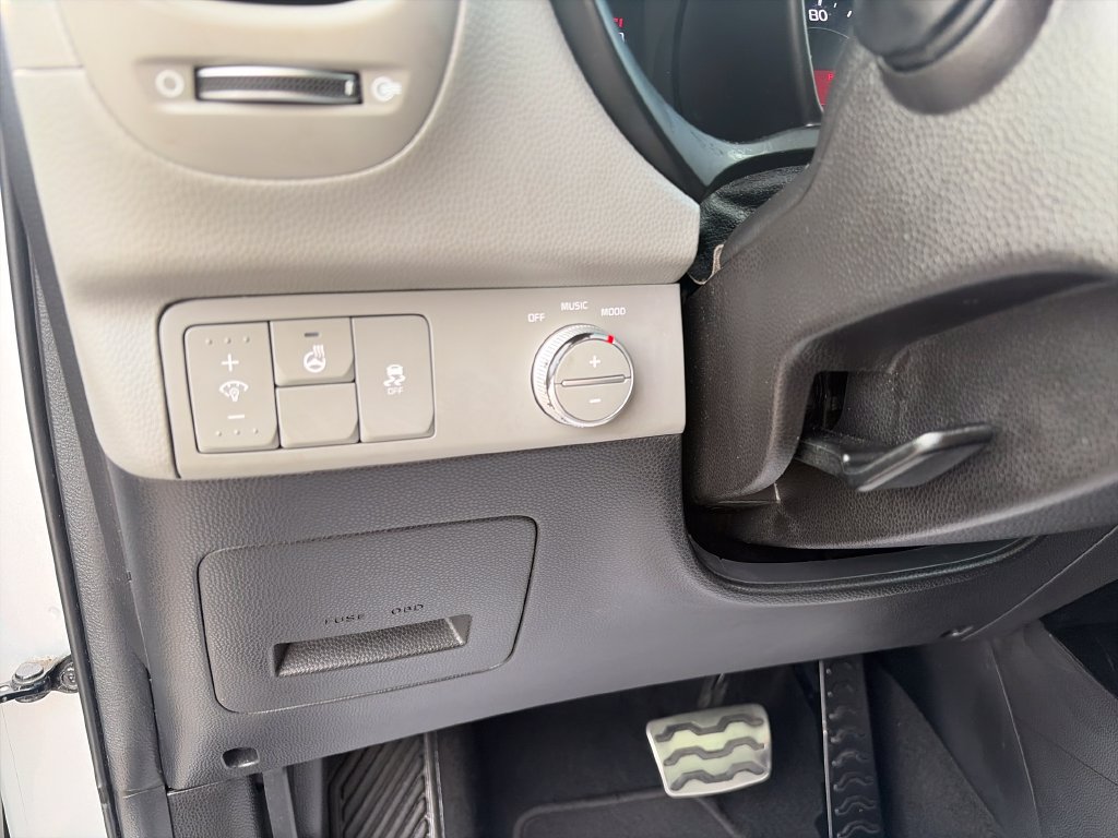 Used 2014 Kia Soul + w/ Primo Package FWD image 32