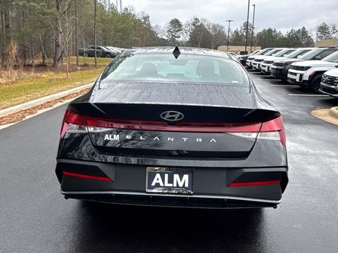 New 2026 Hyundai Elantra SE image 4