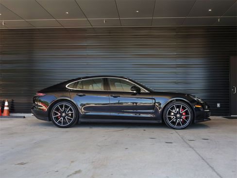 Certified 2022 Porsche Panamera 4S w/ Premium Package image 8