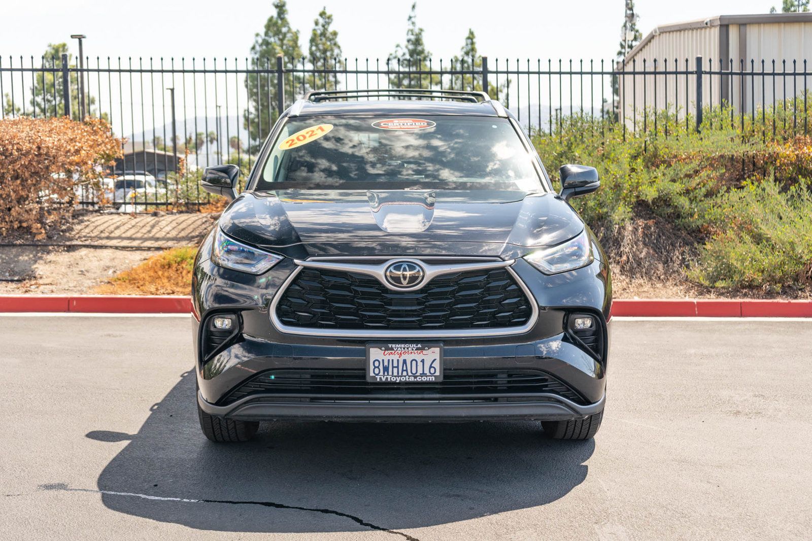 Certified 2021 Toyota Highlander XLE AWD/4WD image 2