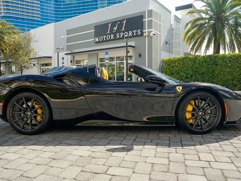 Used 2022 Ferrari SF90 Spider image 33