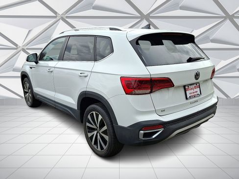 Used 2022 Volkswagen Taos SE w/ Panoramic Sunroof Package image 7