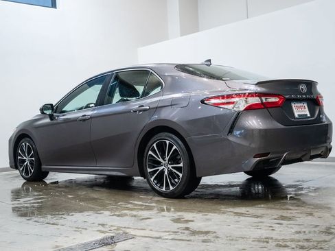 Certified 2020 Toyota Camry SE image 7