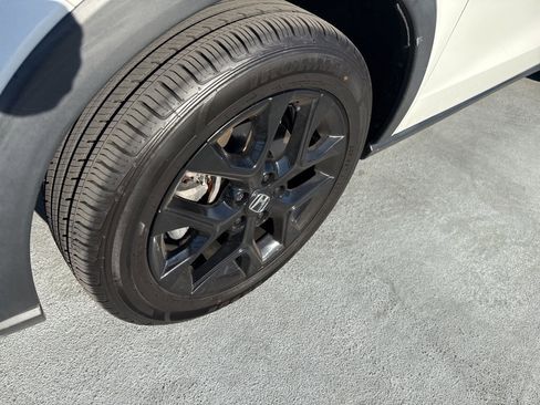 Used 2023 Honda HR-V Sport image 3