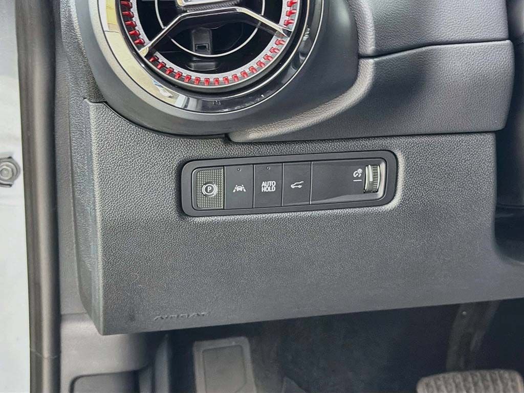 Used 2025 Chevrolet Equinox EV RS FWD image 32