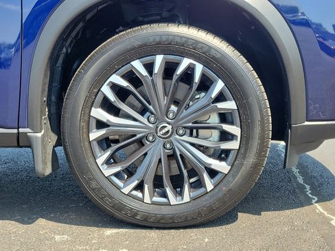 Used 2025 Nissan Rogue SL w/ Tech Package AWD/4WD image 5