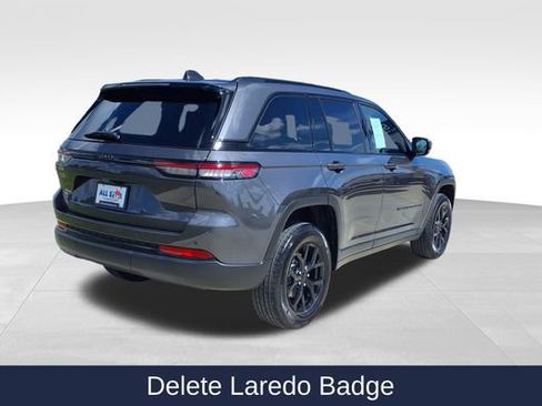 Used 2025 Jeep Grand Cherokee Altitude image 9